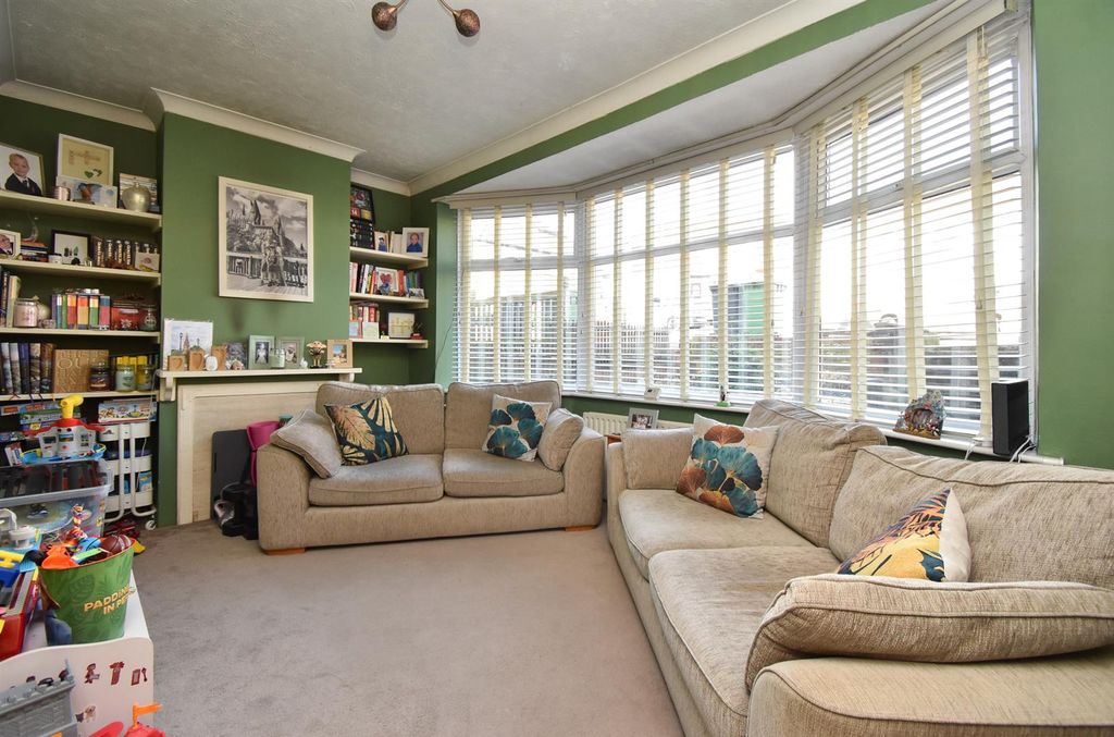 Property photo 2 of 20 Living Room