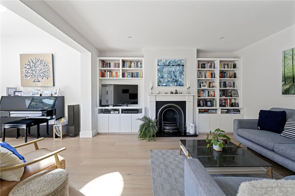 Property photo 3 of 14 Reception/Dining