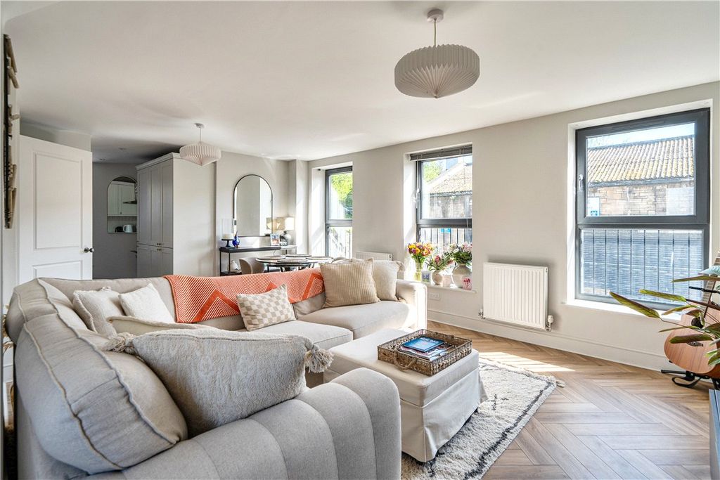 Property photo 2 of 11 Picture No. 12