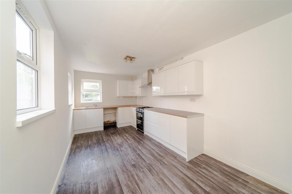 Property photo 3 of 17 Breakfast Kitchen