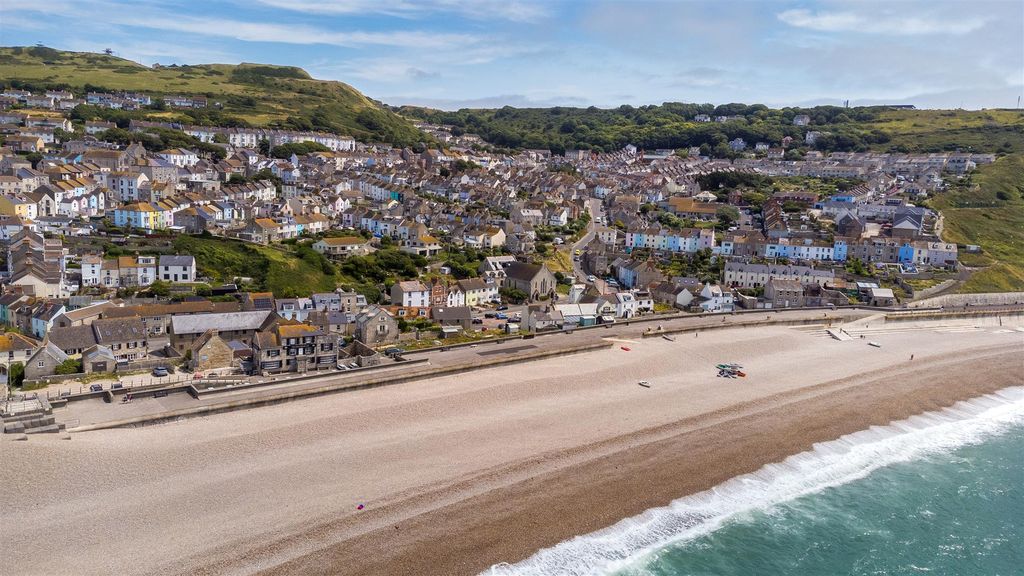 Property photo 3 of 9 Chesil 1.Jpg