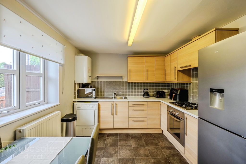 Property photo 3 of 11