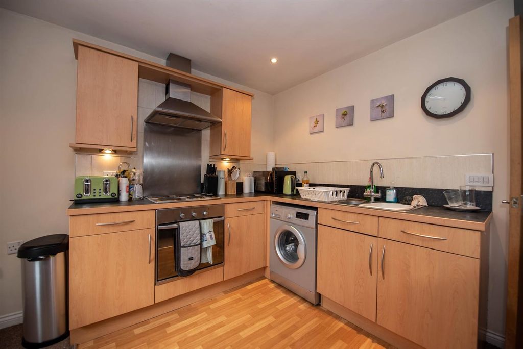 Property photo 2 of 8