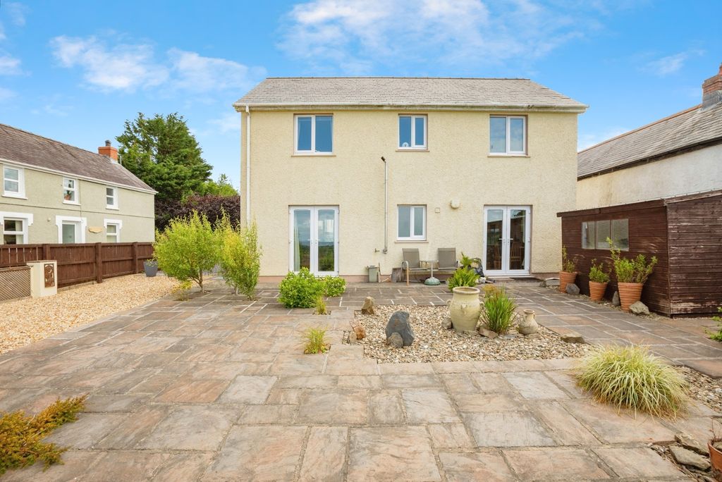 Property photo 2 of 17 Photo