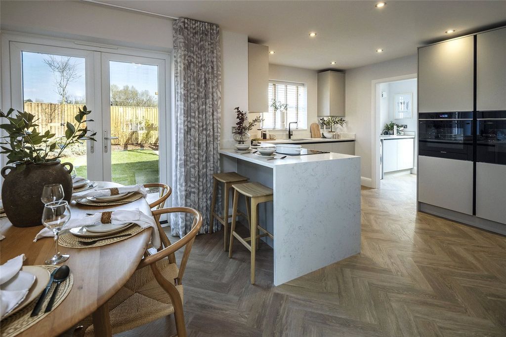 Property photo 2 of 10 Show Home