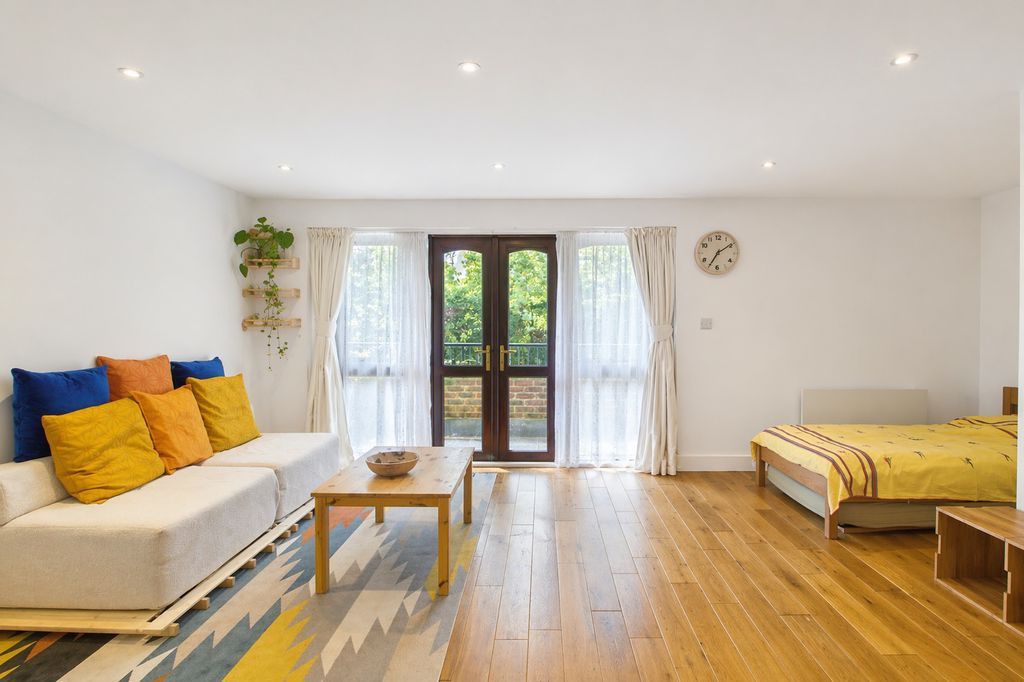 Property photo 3 of 10 Photo 2