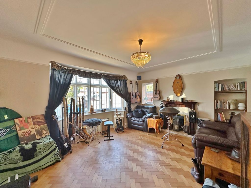 Property photo 2 of 40 Photo 8