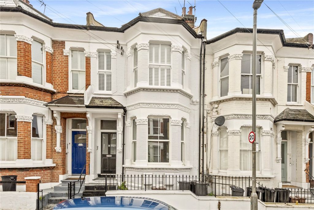 Property photo 3 of 10 External