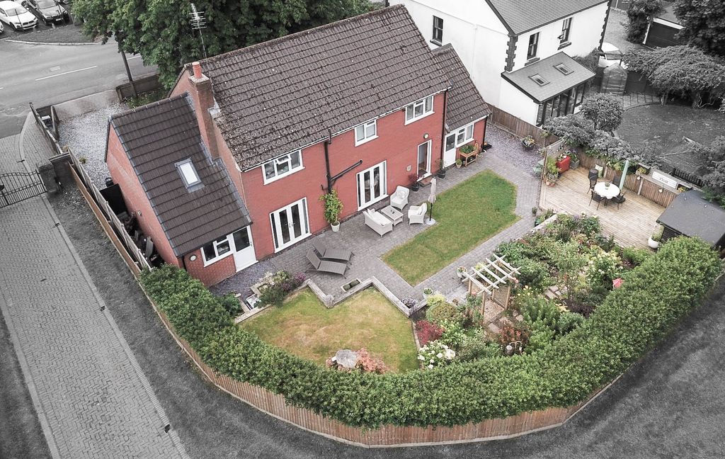 Property photo 2 of 33
