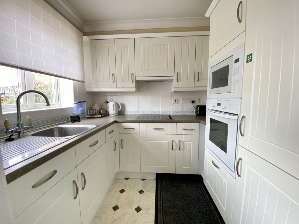 Property photo 3 of 12