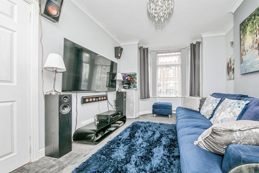 Property photo 3 of 17