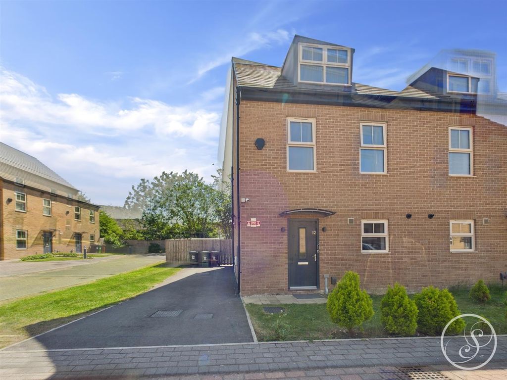 Property photo 1 of 28 External