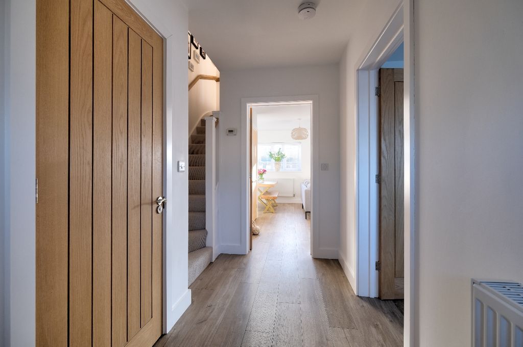 Property photo 2 of 18 Hallway