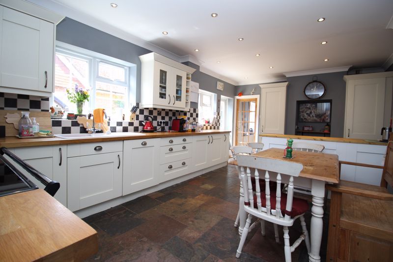 Property photo 2 of 28 Kitchen/Diner