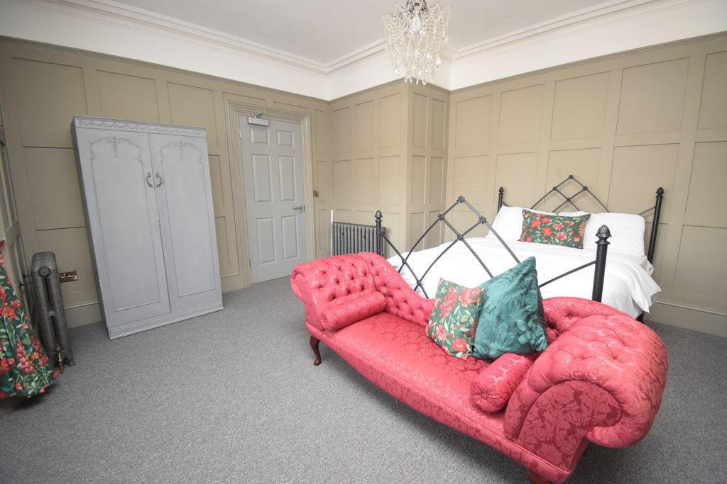 Property photo 2 of 15 Bedroom 1 (2)