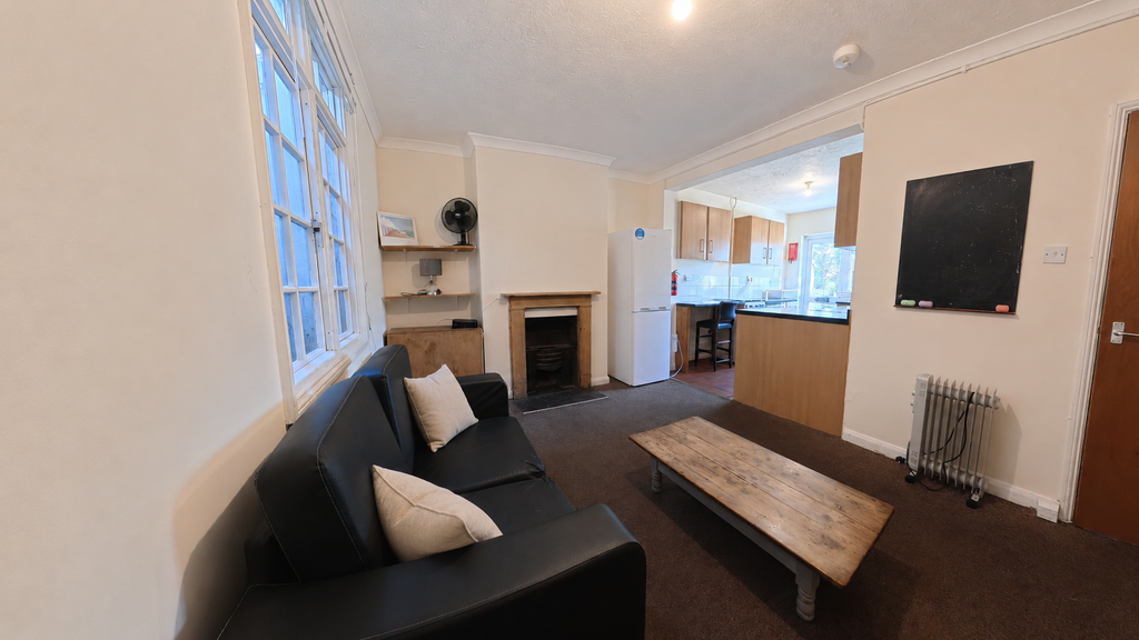 Property photo 1 of 13 Lounge