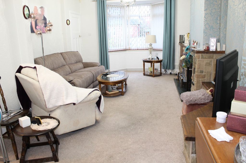 Property photo 3 of 11 Lounge - Dining Room Picture 2