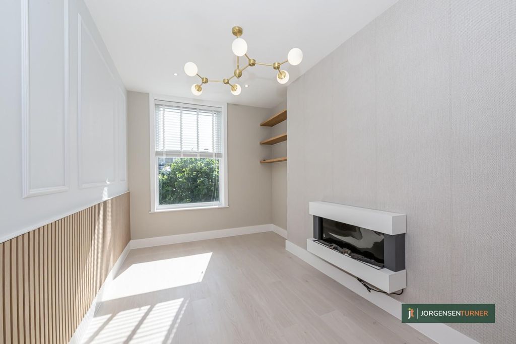 Property photo 3 of 9 Reception Room .Jpg