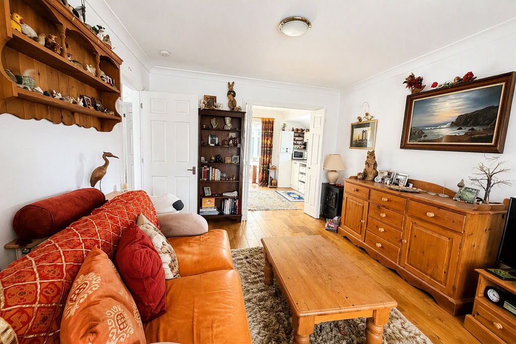 Property photo 3 of 11 Picture No. 25