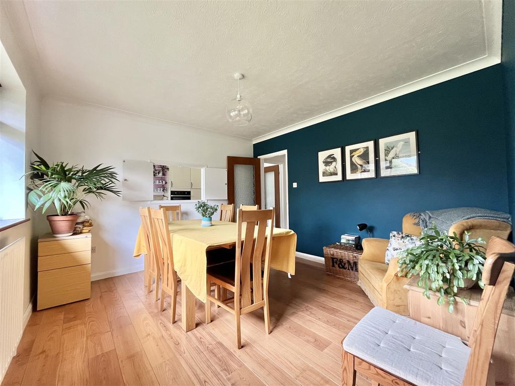 Property photo 2 of 32