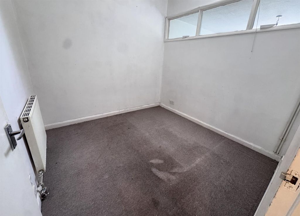 Property photo 2 of 4 Bedroom