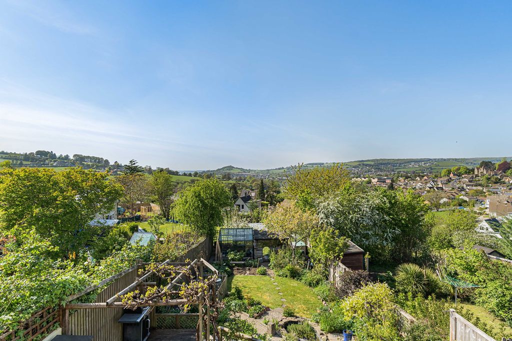 Property photo 2 of 26