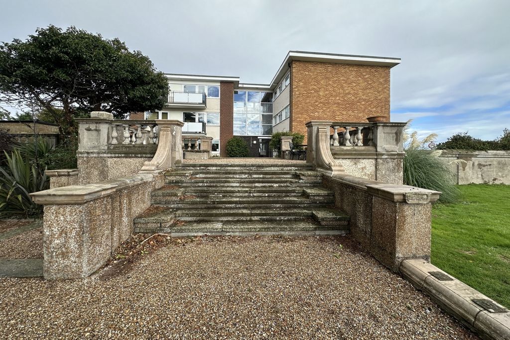 Property photo 1 of 12 Photo 14