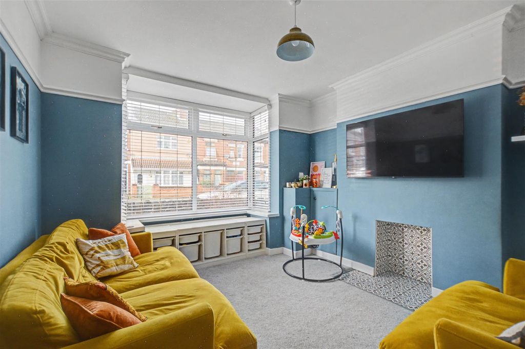 Property photo 2 of 26 Lounge_1.Jpeg