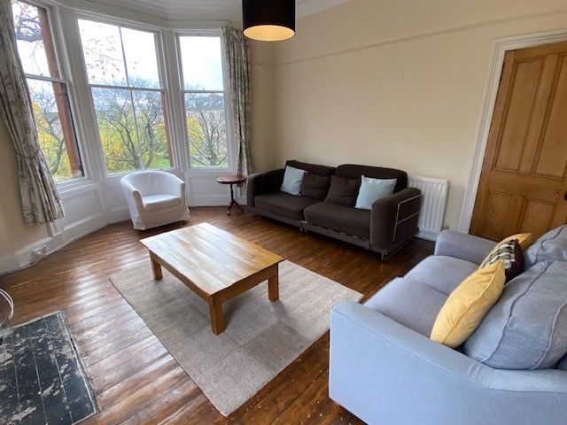 Property photo 3 of 8 Lounge