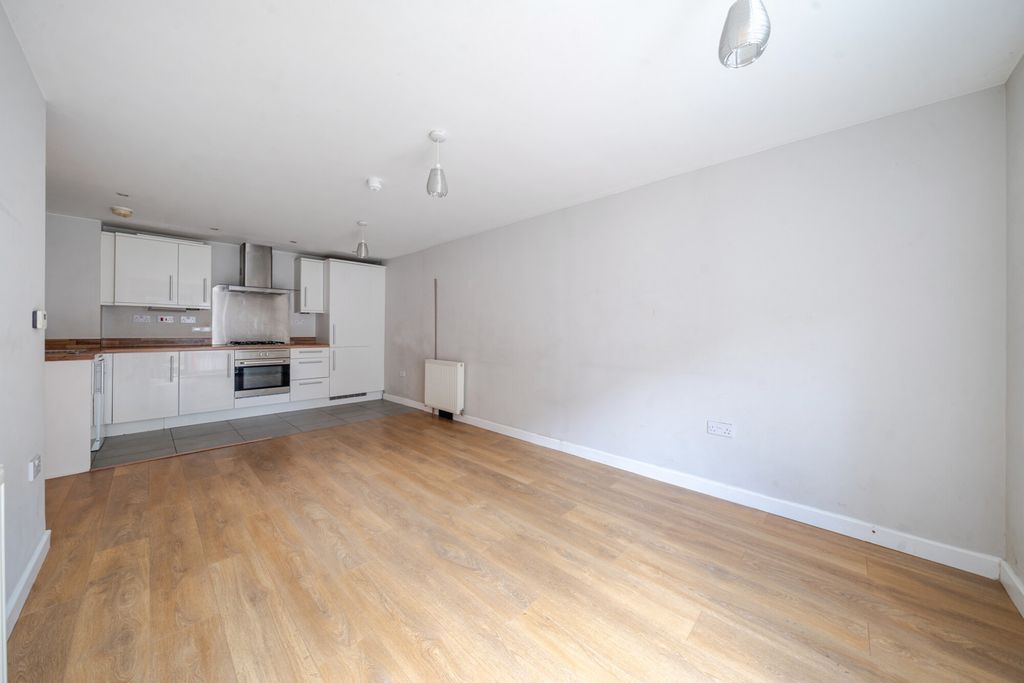 Property photo 2 of 16 1317675-6-685Eb4A...