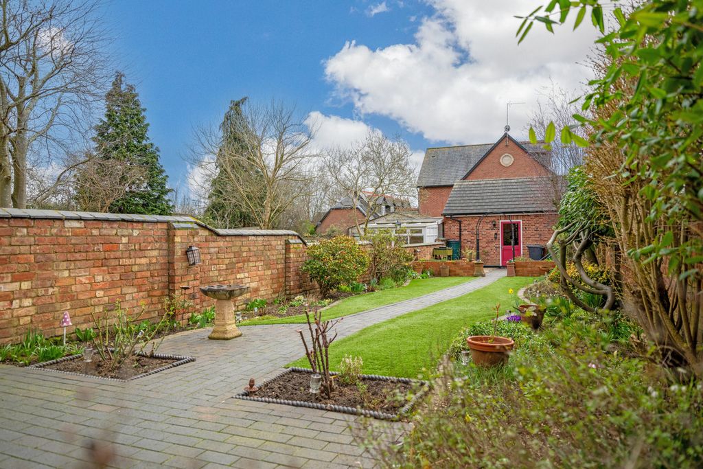Property photo 3 of 33