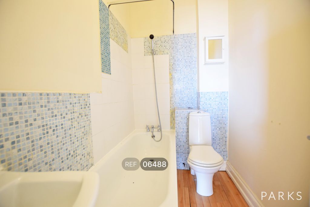 Property photo 3 of 10 Bathroom