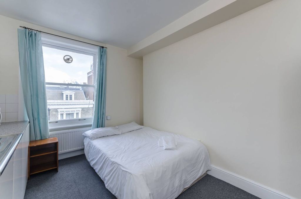 Property photo 2 of 3