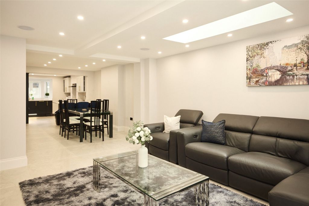 Property photo 3 of 26 Picture No. 18