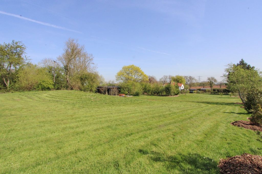 Property photo 2 of 40