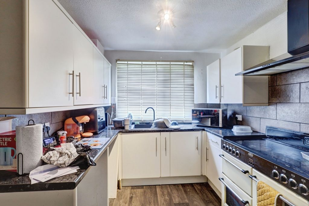 Property photo 2 of 17 Kitchen