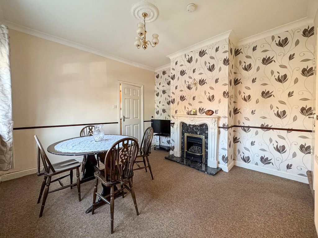 Property photo 3 of 9 Dining Room