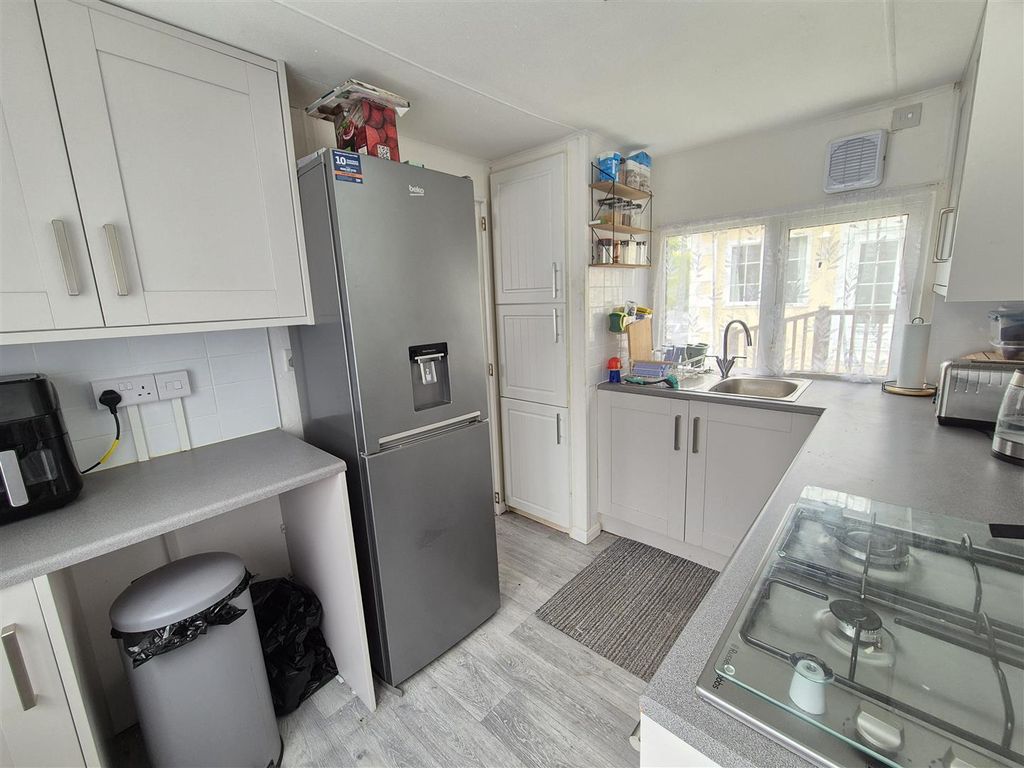 Property photo 2 of 11 Refitted Kitchen
