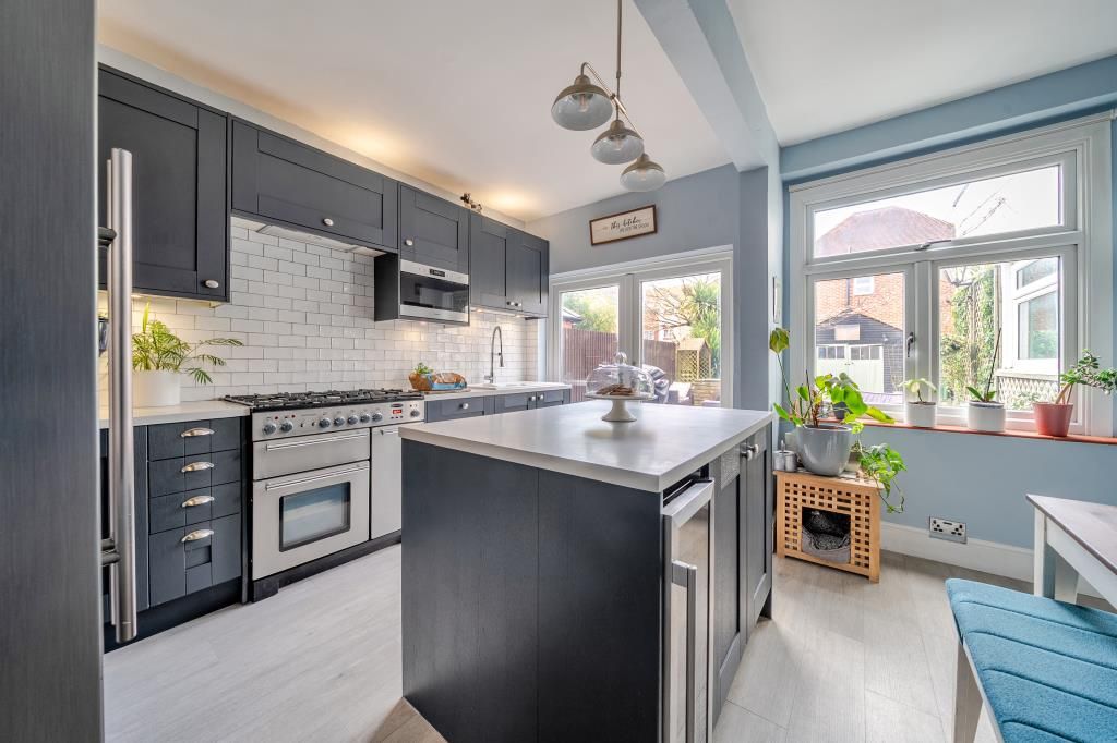 Property photo 3 of 19 Kitchen