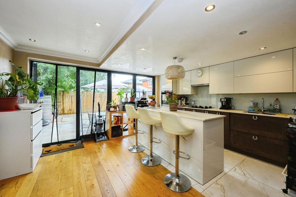 Property photo 2 of 17 Picture No. 29