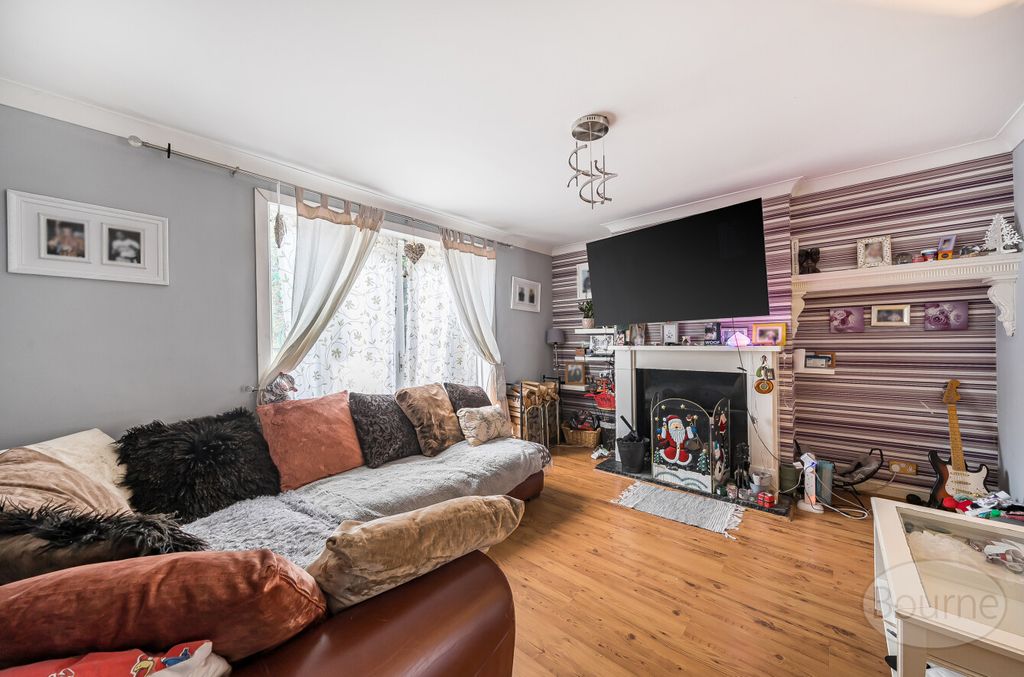 Property photo 2 of 20 0d938Cb7-0Bc1-470...