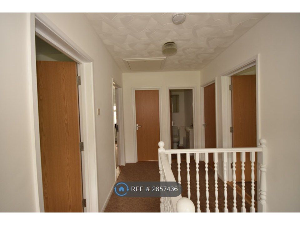 Property photo 3 of 10 Landing