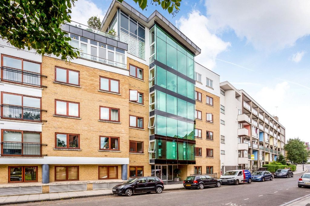 Property photo 2 of 16 Picture No. 24