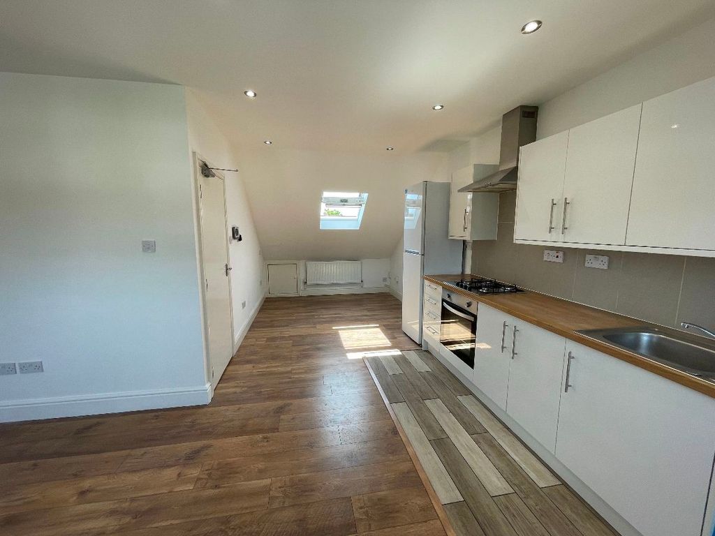 Property photo 2 of 7 Kitchen
