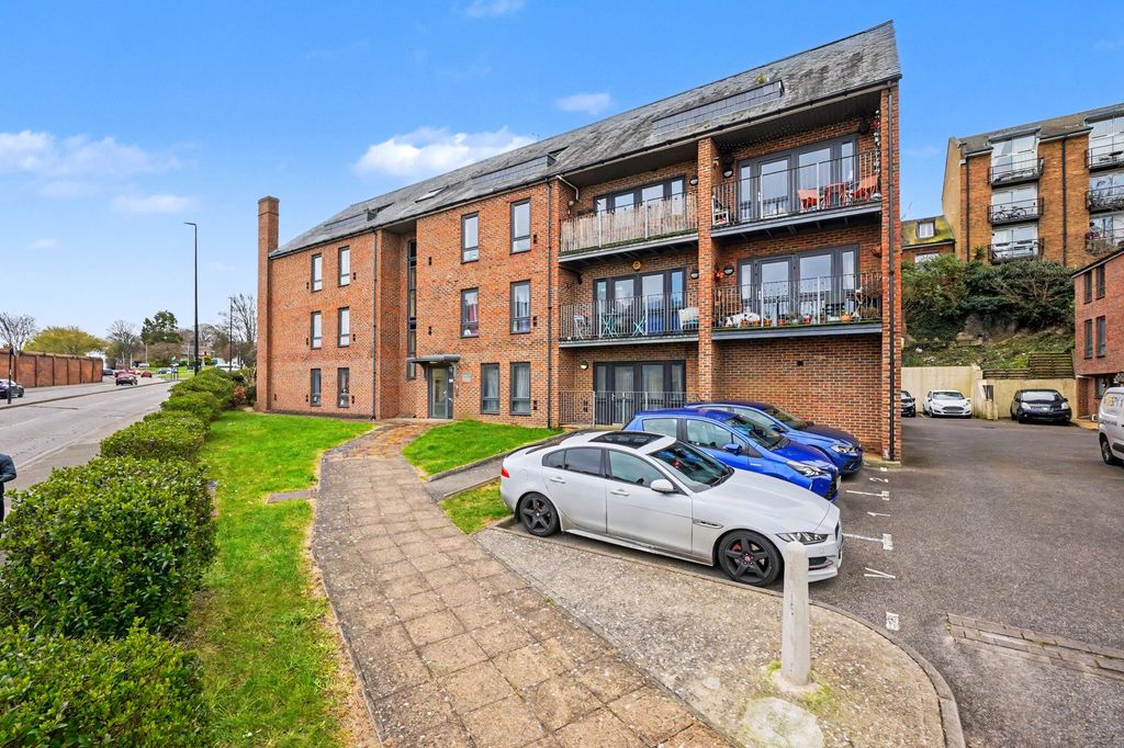 Property photo 1 of 18