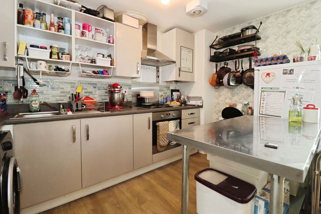 Property photo 2 of 20 Kitchen