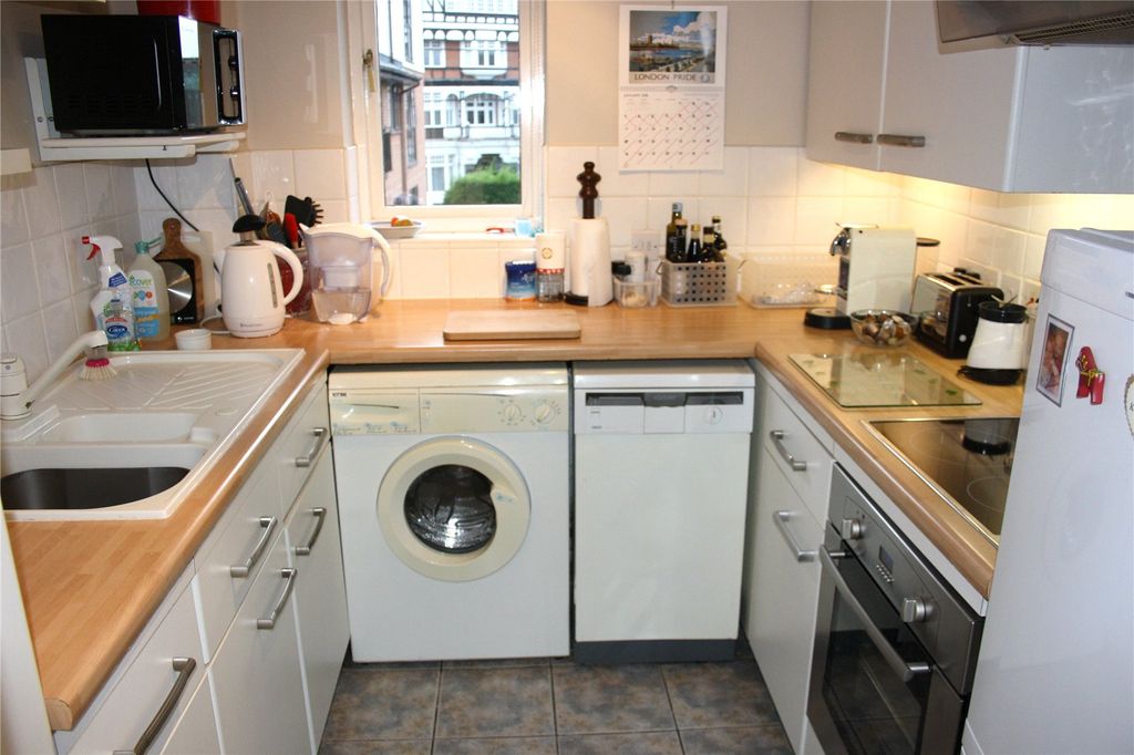 Property photo 2 of 7 Kitchen