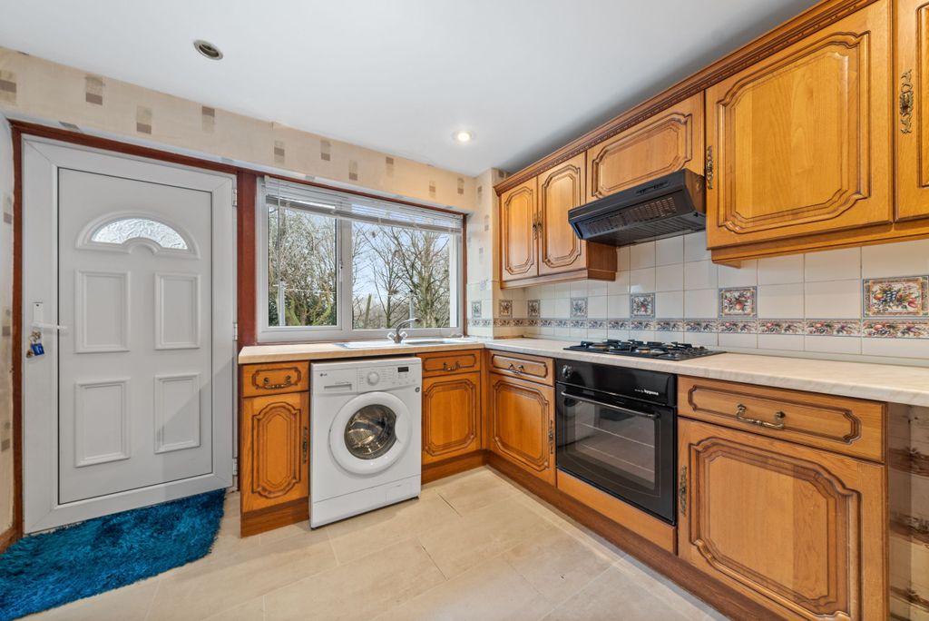 Property photo 2 of 23