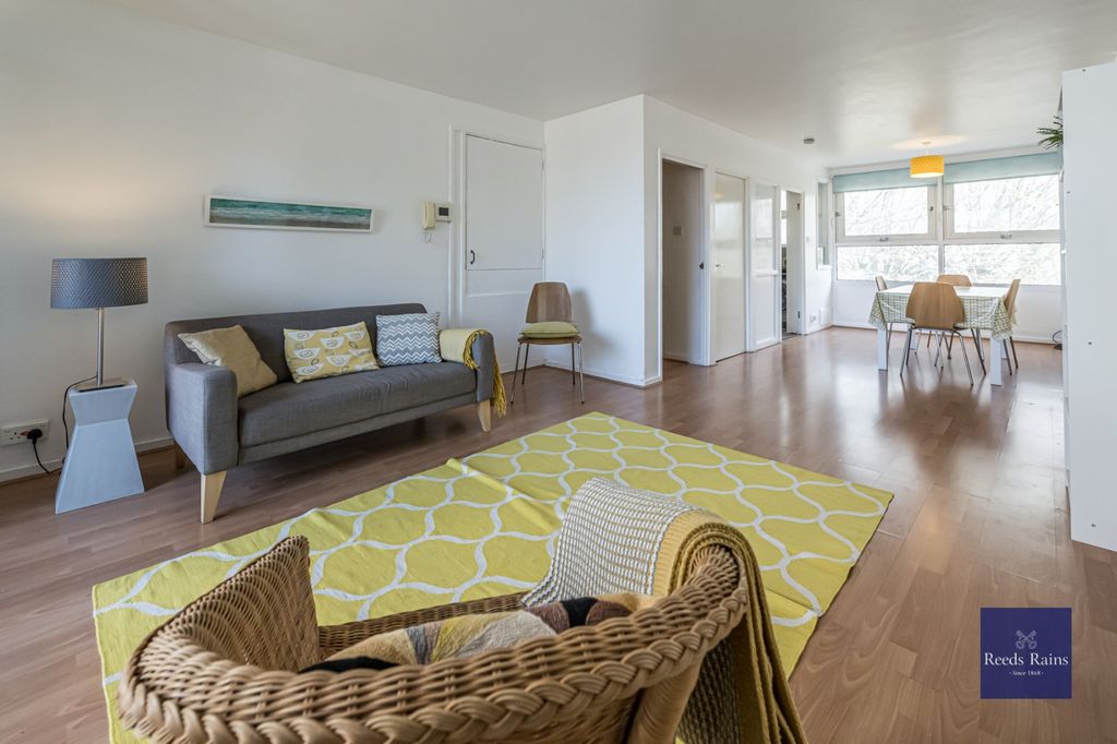 Property photo 1 of 12 Reception/Dinning