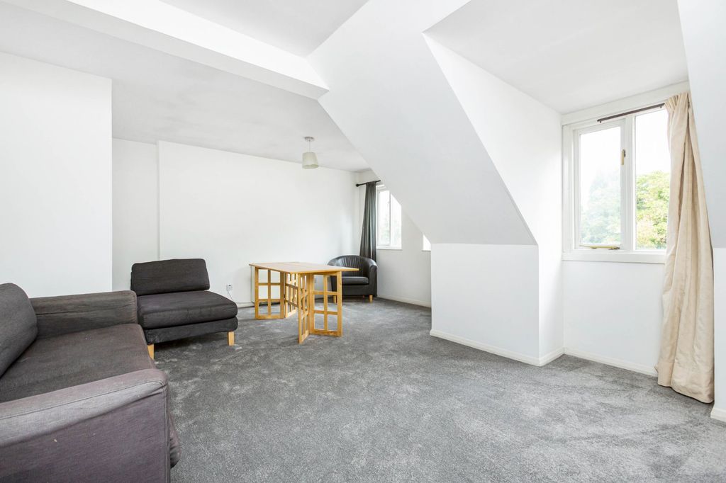 Property photo 2 of 9 Reception